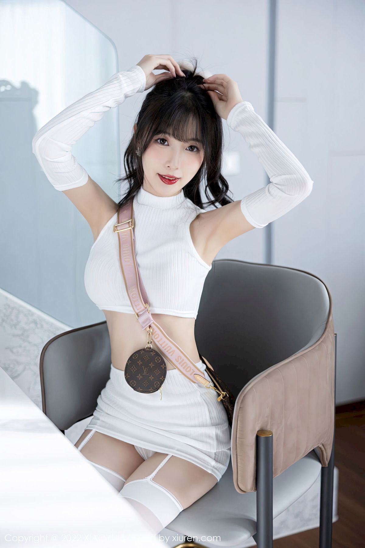 [语画界XIAOYU] Vol.928 模特林星阑 – 白色短款上衣+白色丝袜性感写真