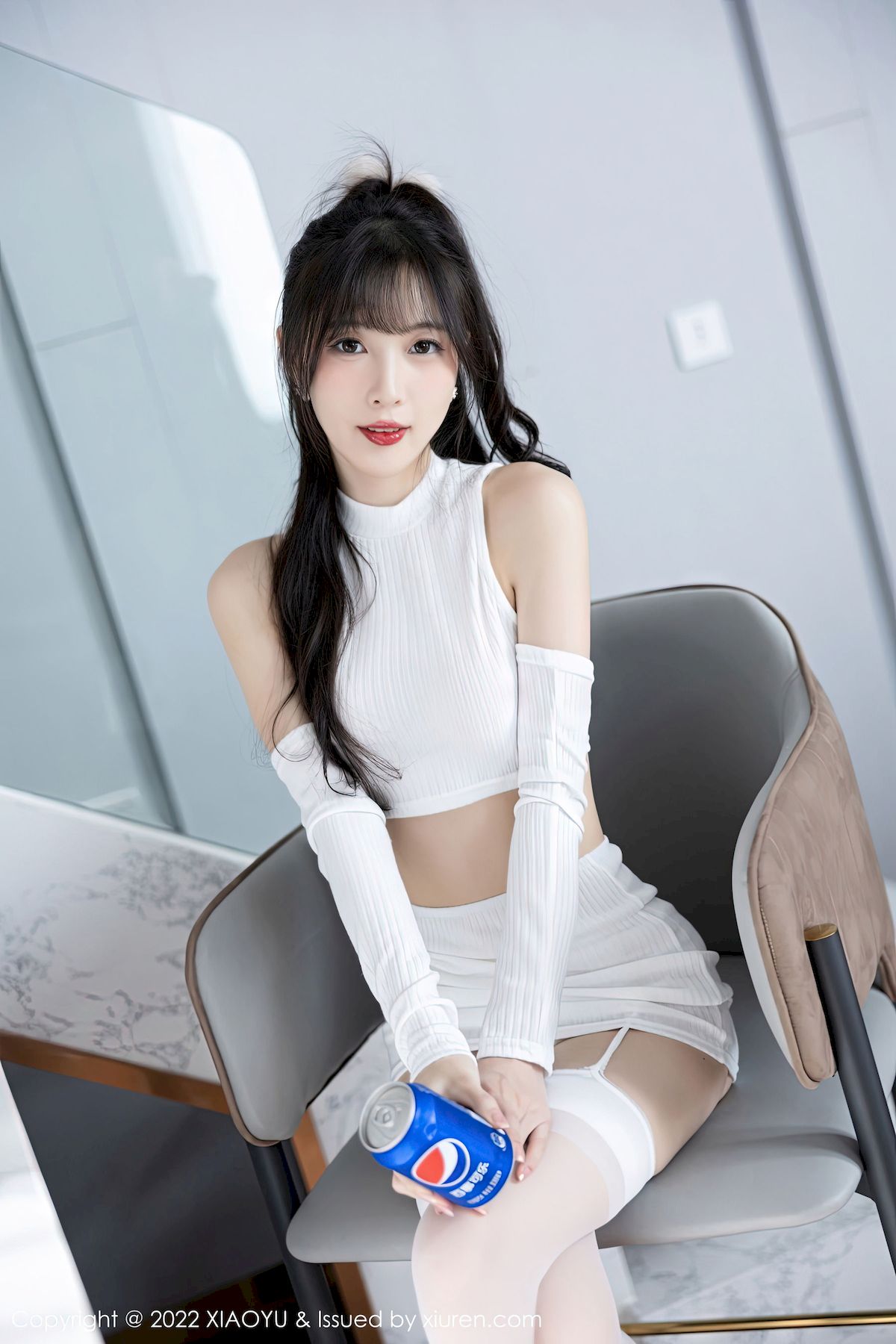 [语画界XIAOYU] Vol.928 模特林星阑 – 白色短款上衣+白色丝袜性感写真