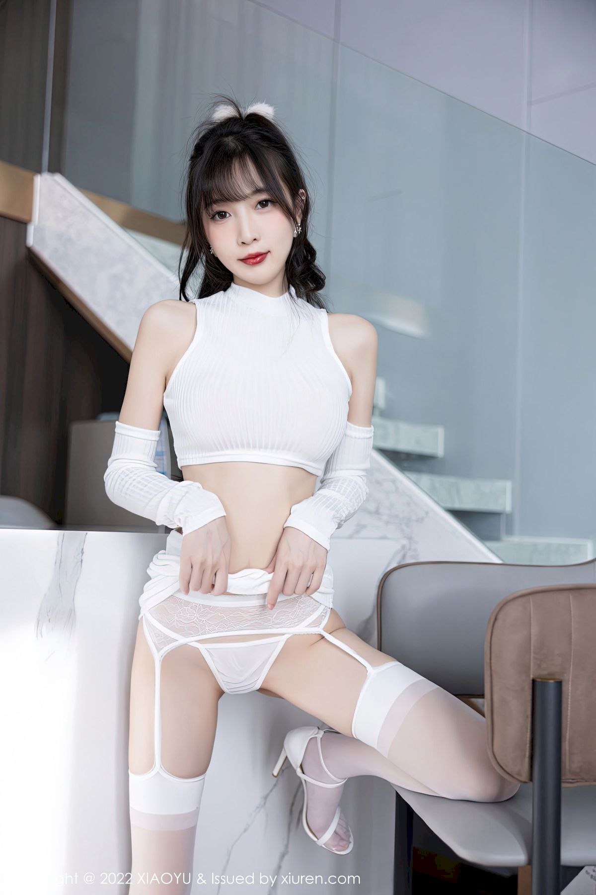 [语画界XIAOYU] Vol.928 模特林星阑 – 白色短款上衣+白色丝袜性感写真