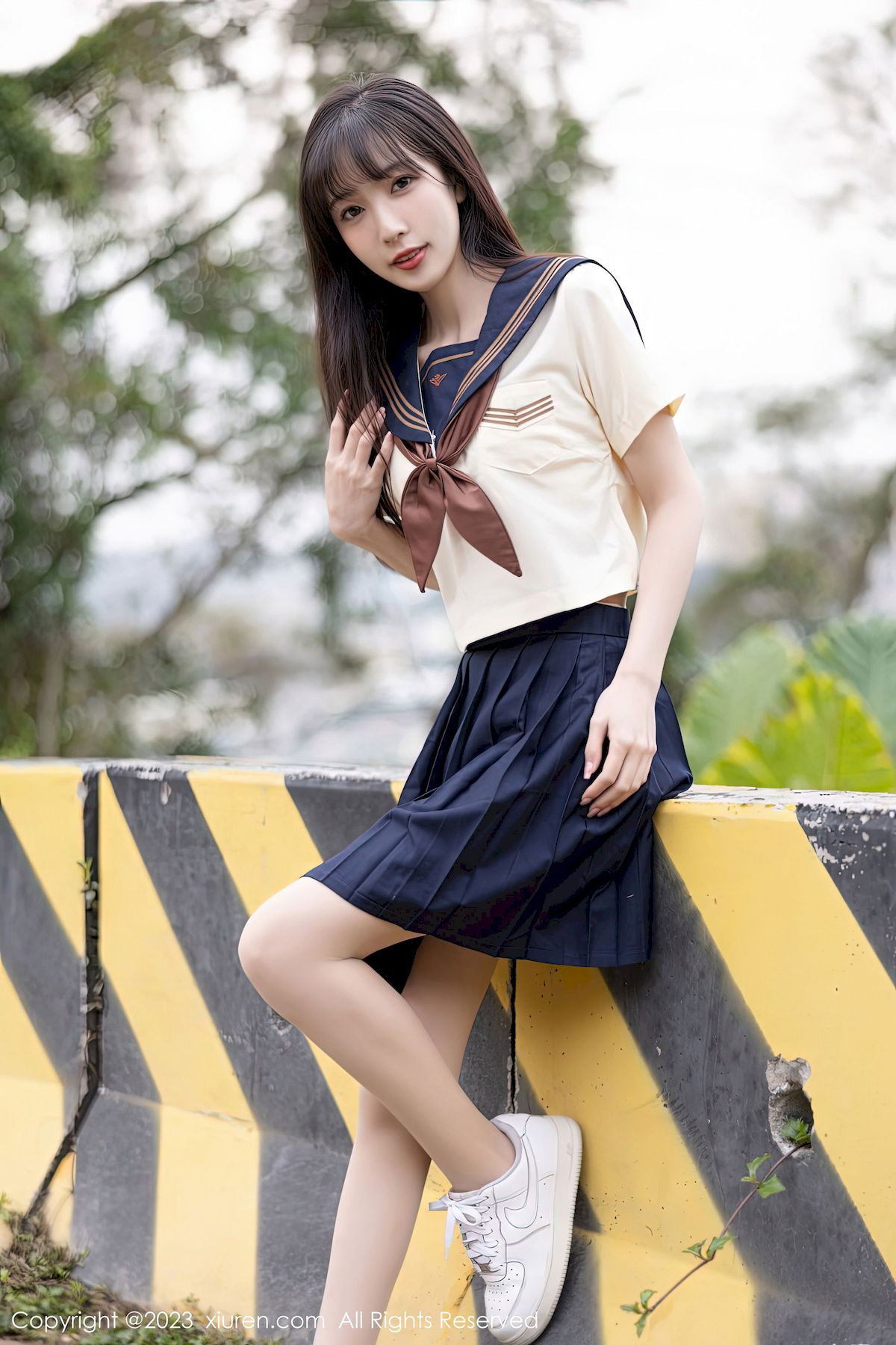 [秀人XiuRen] No.6126 模特林星阑 – 学妹制服+原色丝袜海南岛旅拍