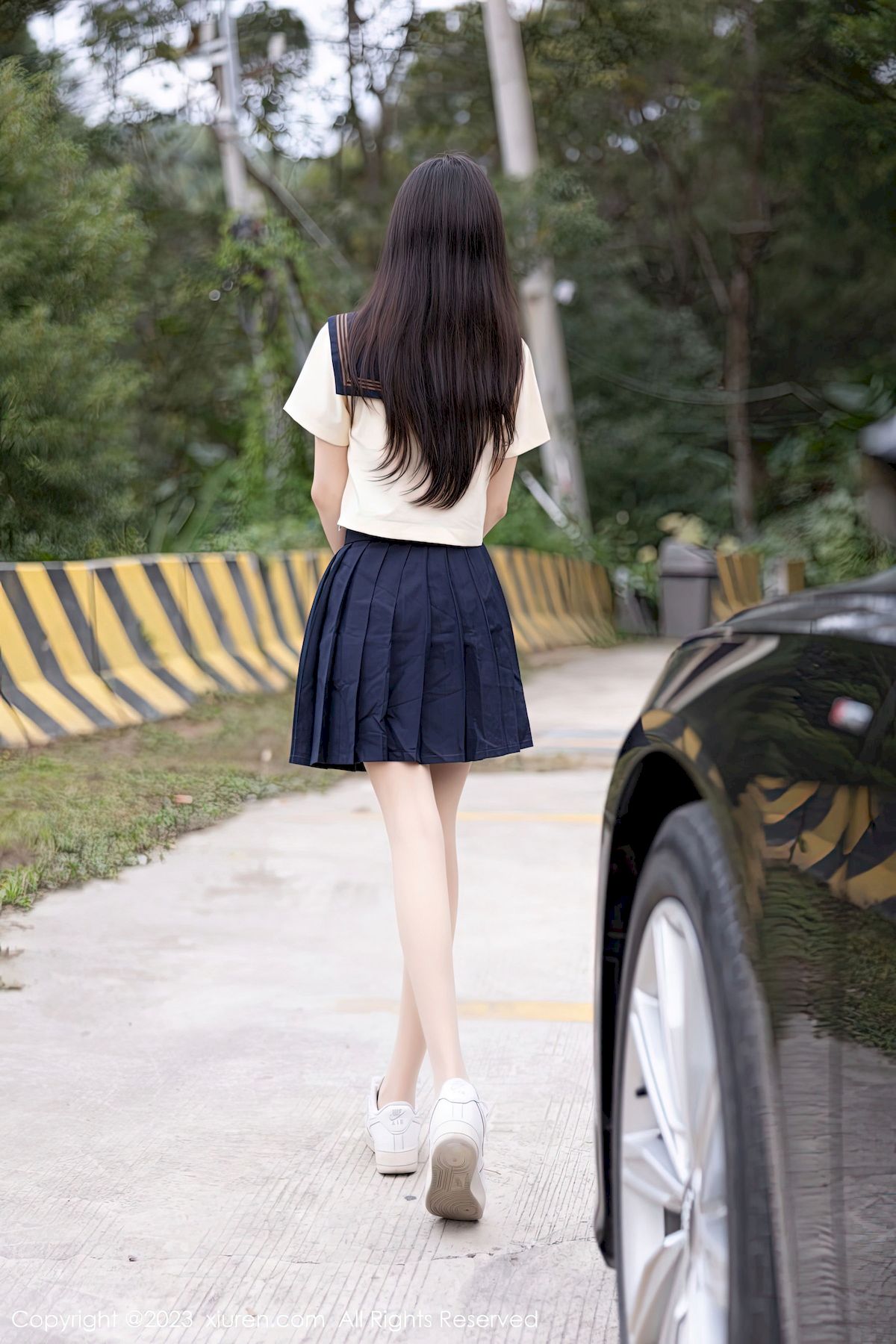 [秀人XiuRen] No.6126 模特林星阑 – 学妹制服+原色丝袜海南岛旅拍