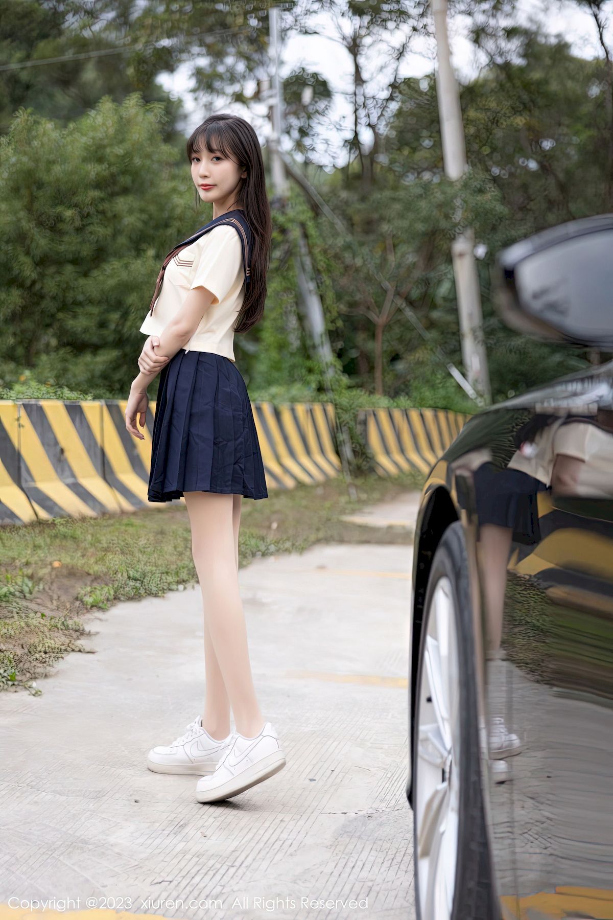 [秀人XiuRen] No.6126 模特林星阑 – 学妹制服+原色丝袜海南岛旅拍