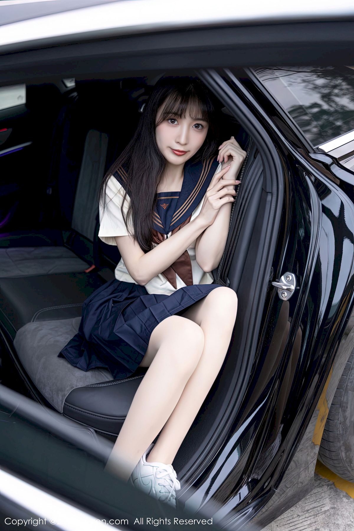 [秀人XiuRen] No.6126 模特林星阑 – 学妹制服+原色丝袜海南岛旅拍