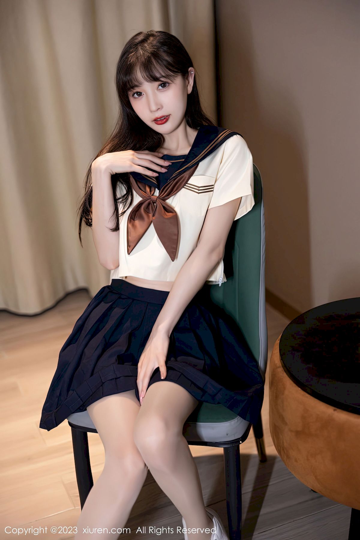 [秀人XiuRen] No.6126 模特林星阑 – 学妹制服+原色丝袜海南岛旅拍