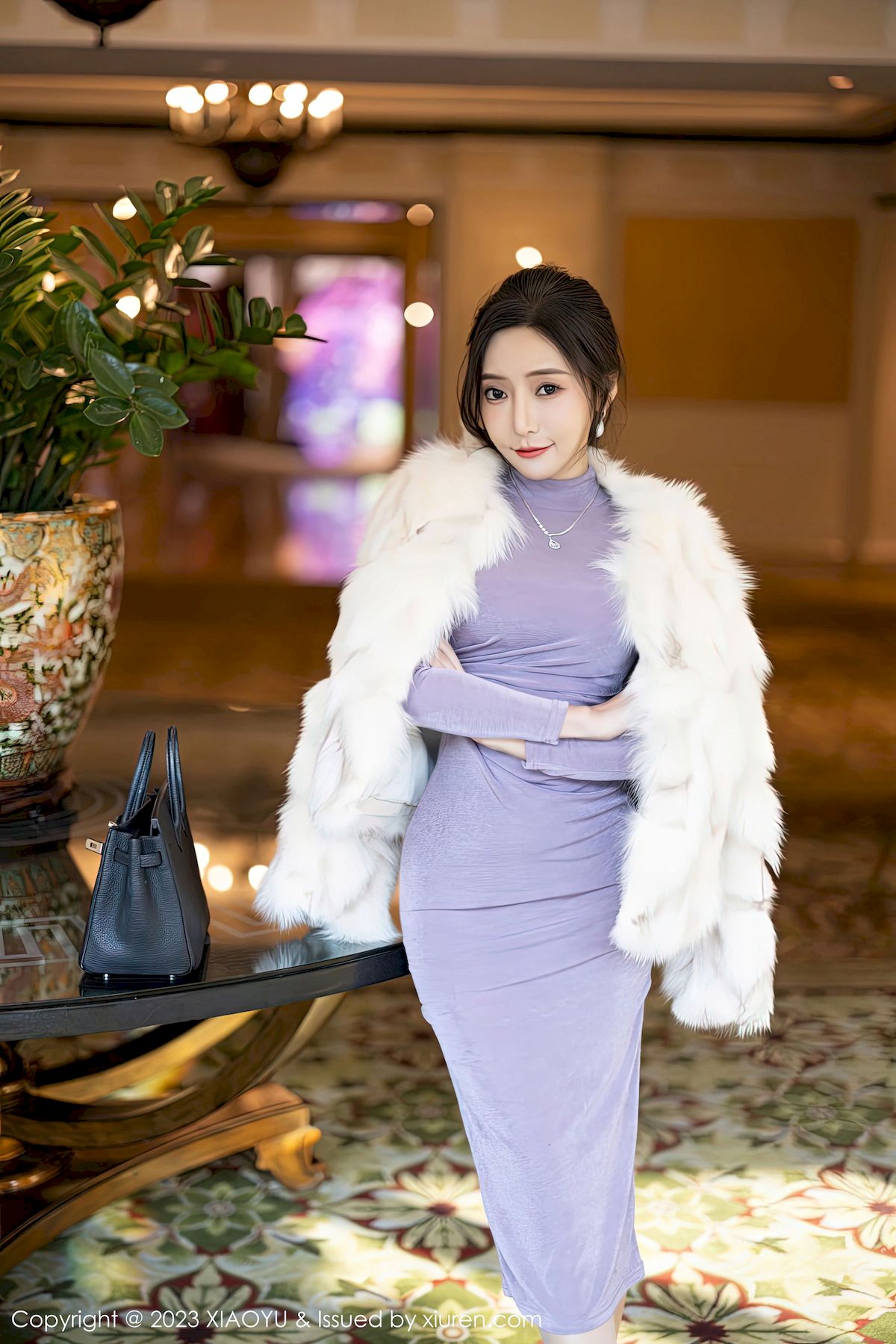 [语画界XIAOYU] Vol.947 女神王馨瑶yanni – 淡紫色收身连衣长裙性感写真