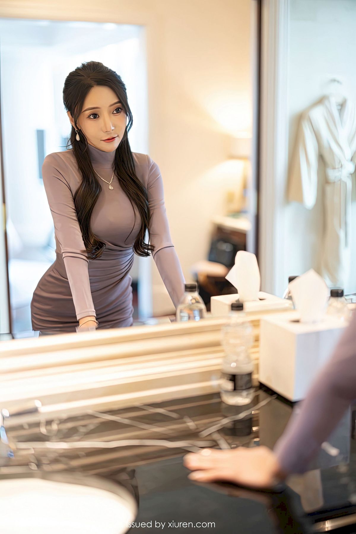 [语画界XIAOYU] Vol.947 女神王馨瑶yanni – 淡紫色收身连衣长裙性感写真