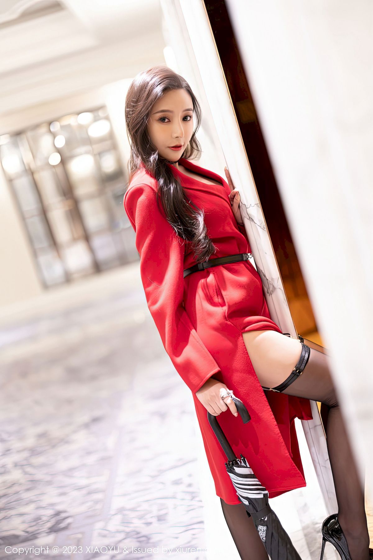 [语画界XIAOYU] Vol.945 女神王馨瑶yanni – 红色外衣+黑丝内衣性感写真