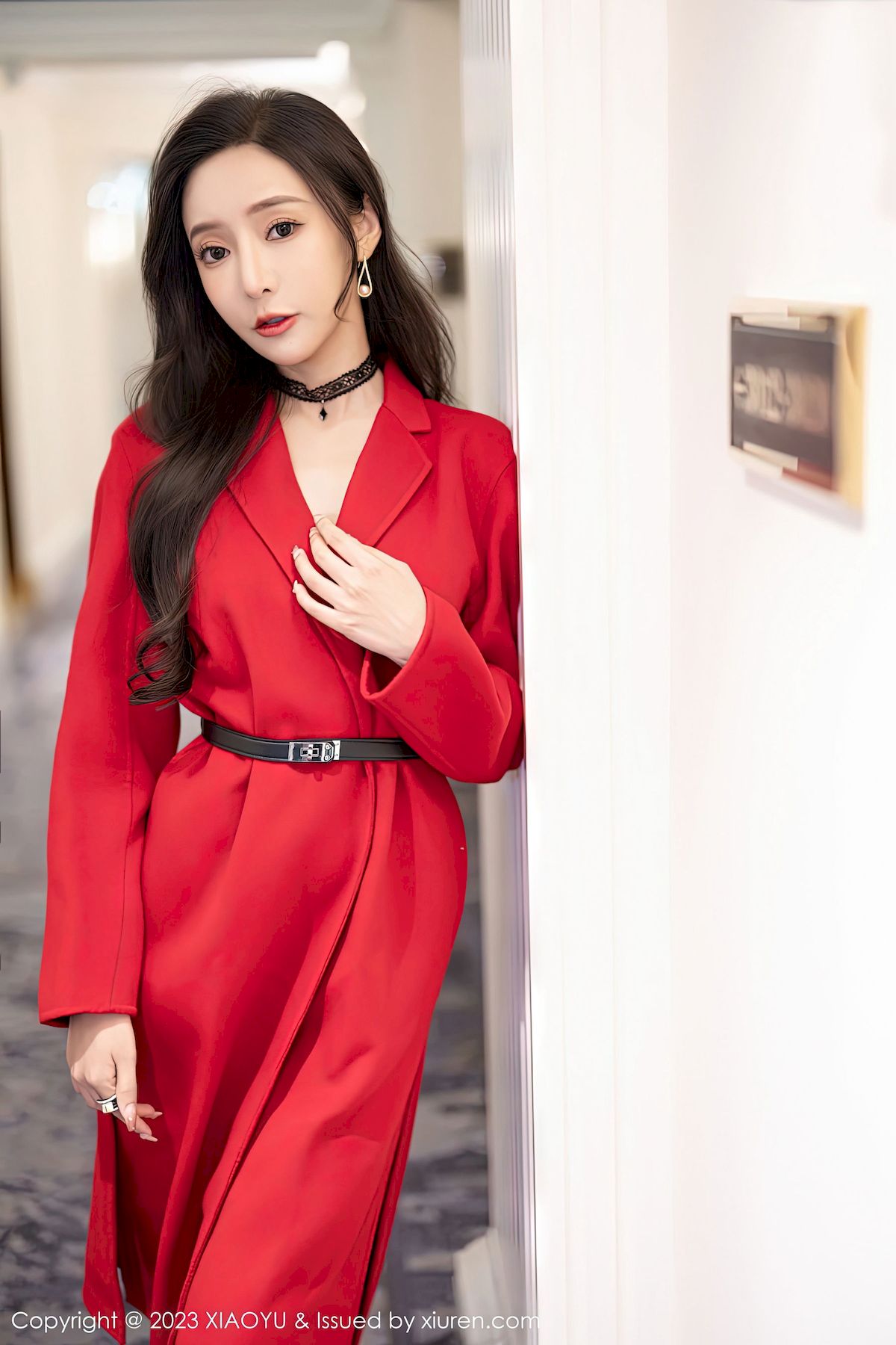 [语画界XIAOYU] Vol.945 女神王馨瑶yanni – 红色外衣+黑丝内衣性感写真