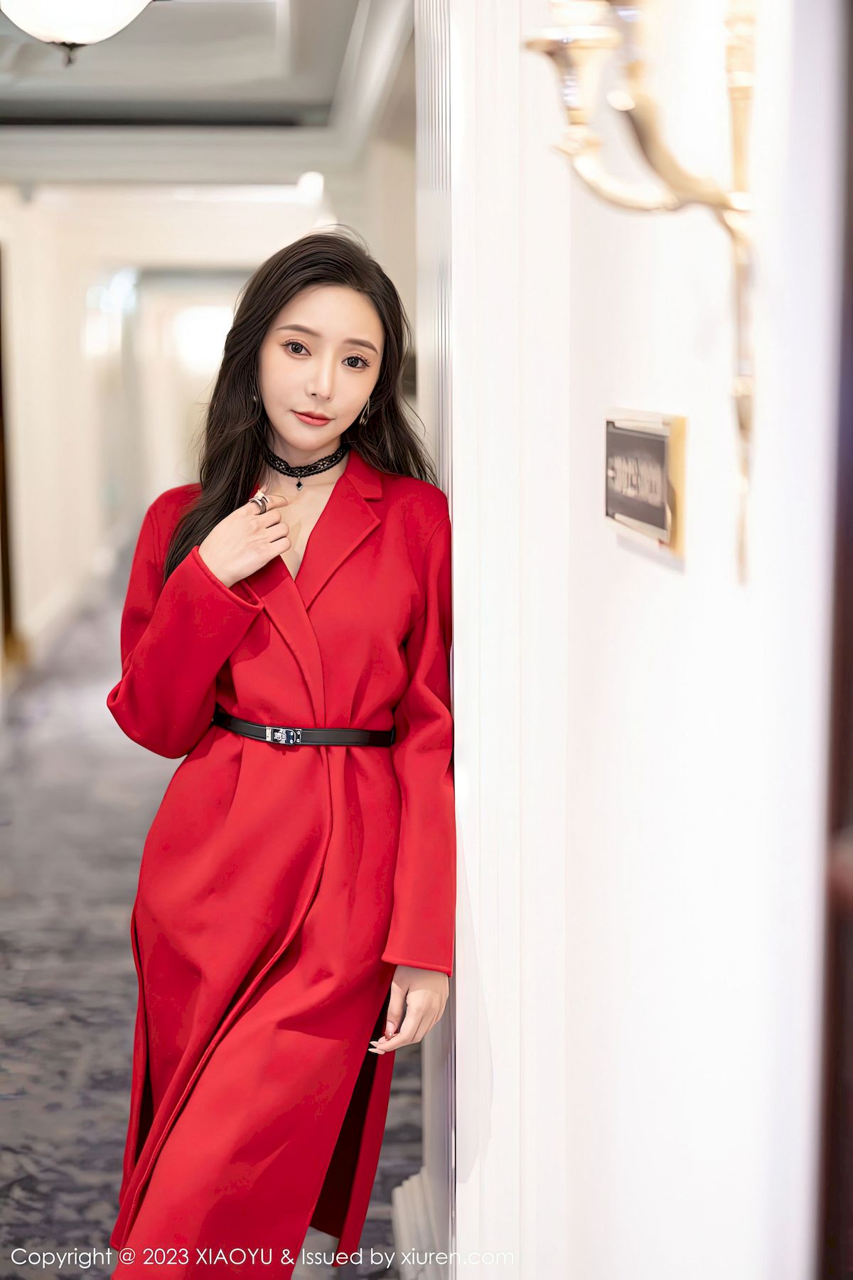 [语画界XIAOYU] Vol.945 女神王馨瑶yanni – 红色外衣+黑丝内衣性感写真