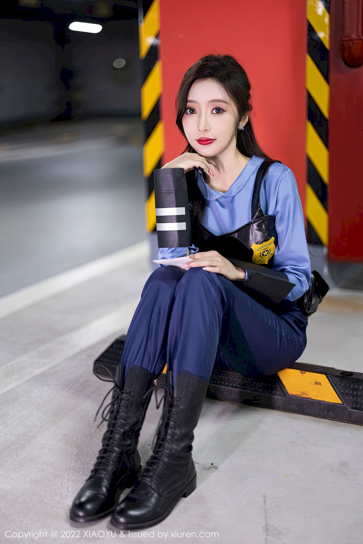 [语画界XIAOYU] Vol.929 女神王馨瑶yanni – 女警制服+灰丝制服性感写真