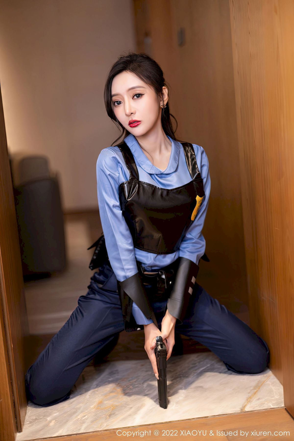 [语画界XIAOYU] Vol.929 女神王馨瑶yanni – 女警制服+灰丝制服性感写真