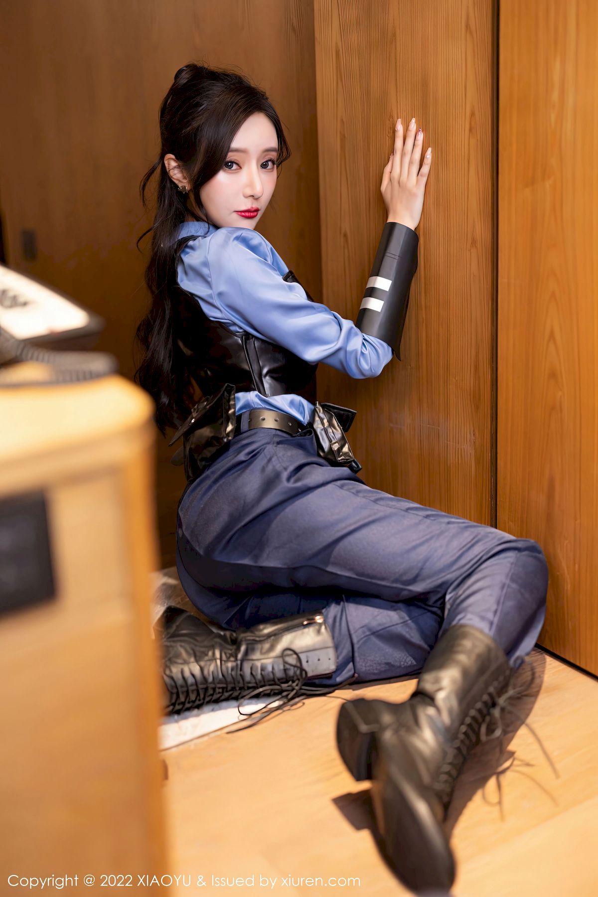 [语画界XIAOYU] Vol.929 女神王馨瑶yanni – 女警制服+灰丝制服性感写真