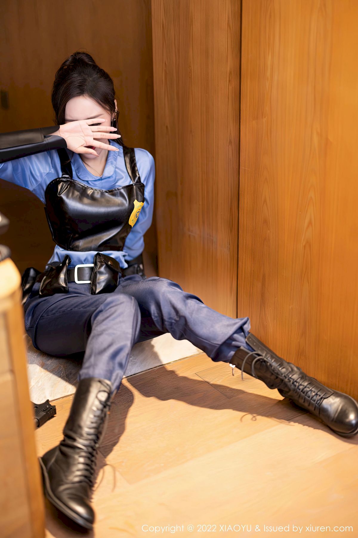 [语画界XIAOYU] Vol.929 女神王馨瑶yanni – 女警制服+灰丝制服性感写真