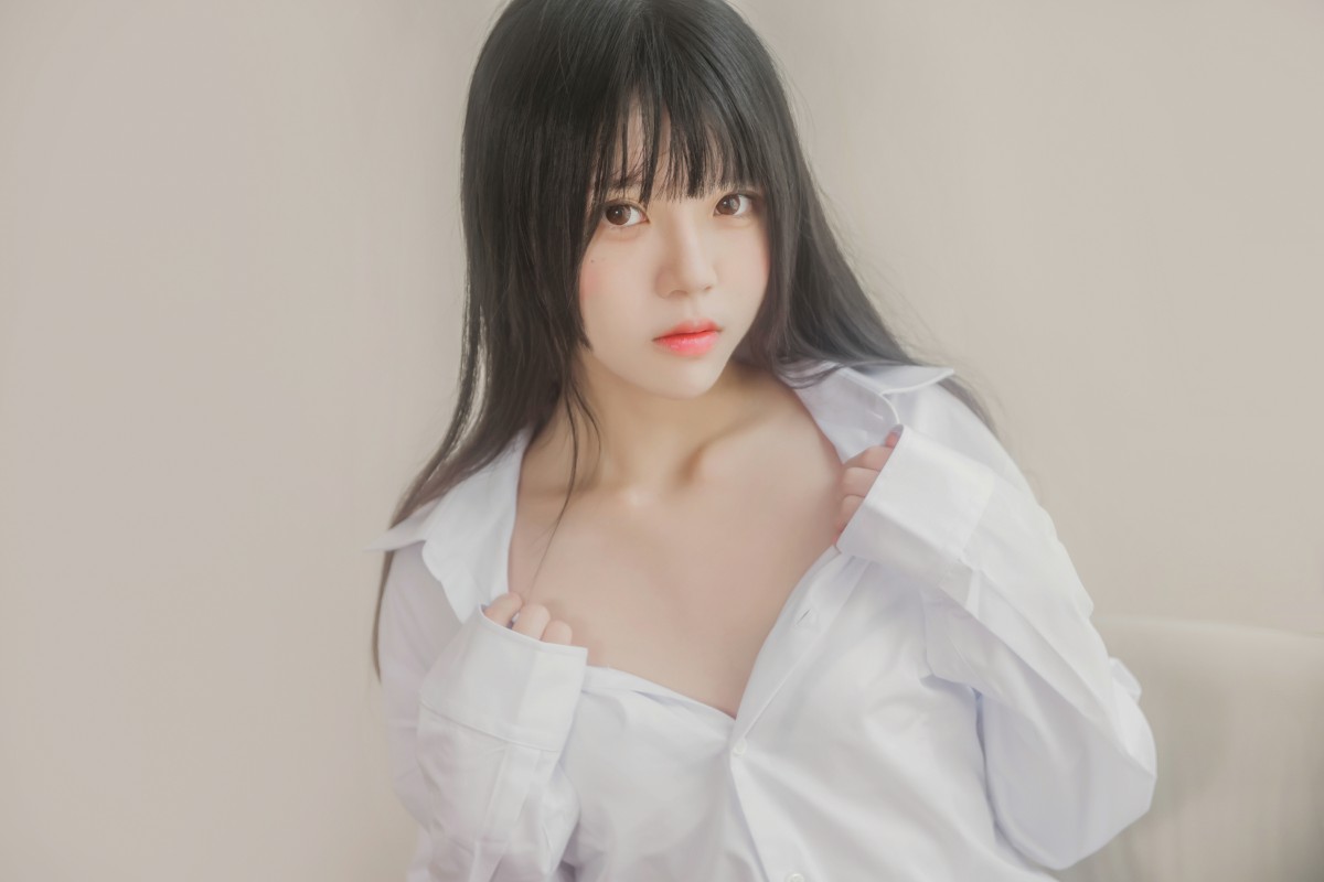 萝莉风COS 桜桃喵 – 白衬衫散发 – COSPLAY