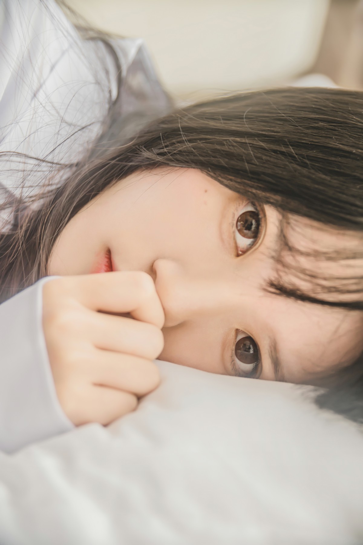 萝莉风COS 桜桃喵 – 白衬衫散发 – COSPLAY