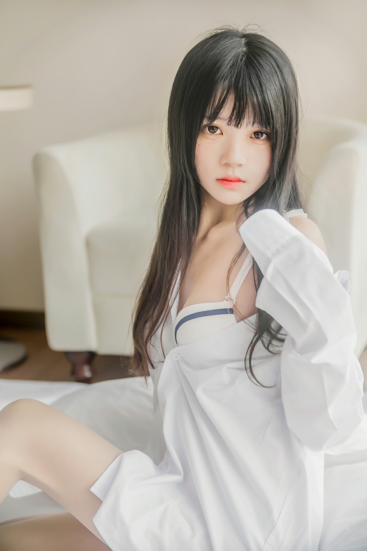 萝莉风COS 桜桃喵 – 白衬衫散发 – COSPLAY