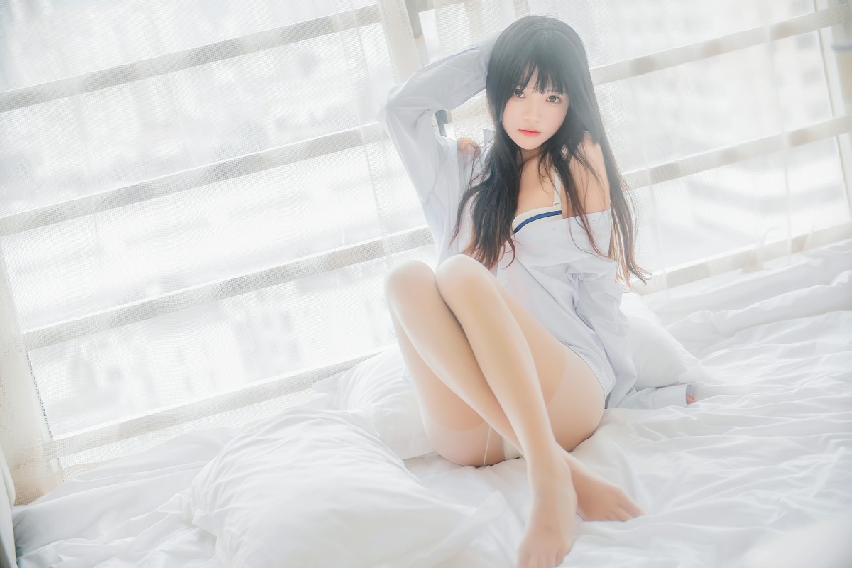 萝莉风COS 桜桃喵 – 白衬衫散发 – COSPLAY