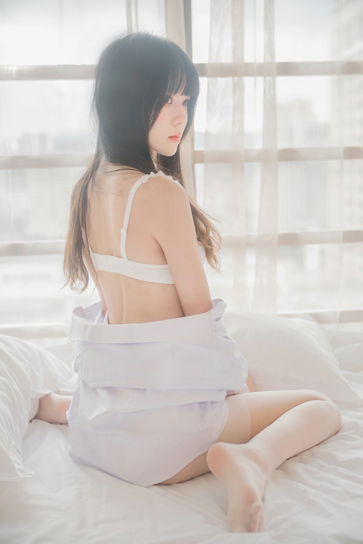 萝莉风COS 桜桃喵 – 白衬衫散发 – COSPLAY