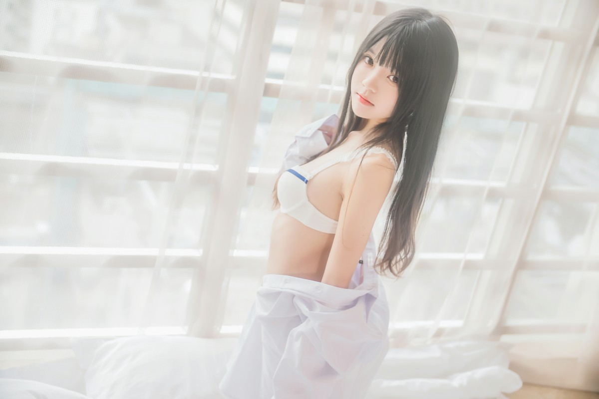 萝莉风COS 桜桃喵 – 白衬衫散发 – COSPLAY