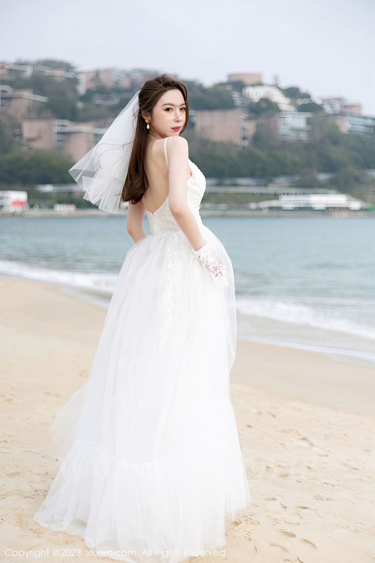 [秀人XiuRen] No.6120 模特梦心玥 – 婚纱服饰+海滩场景海南岛旅拍