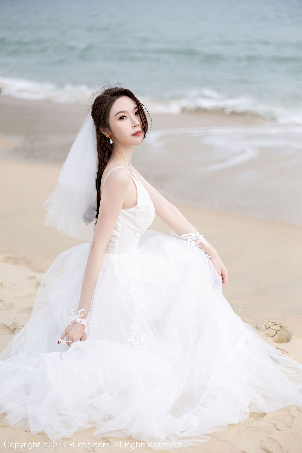 [秀人XiuRen] No.6120 模特梦心玥 – 婚纱服饰+海滩场景海南岛旅拍