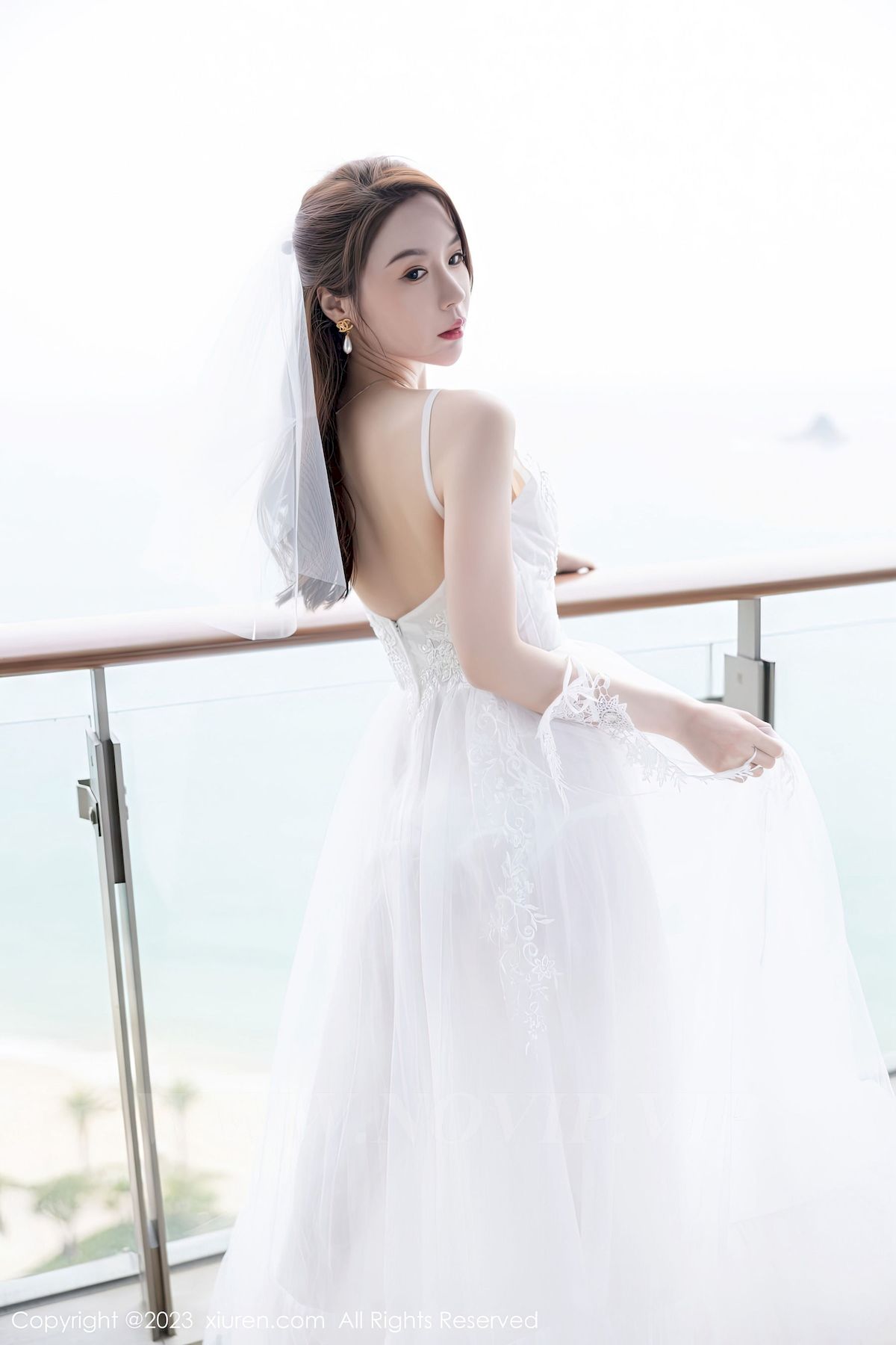 [秀人XiuRen] No.6120 模特梦心玥 – 婚纱服饰+海滩场景海南岛旅拍