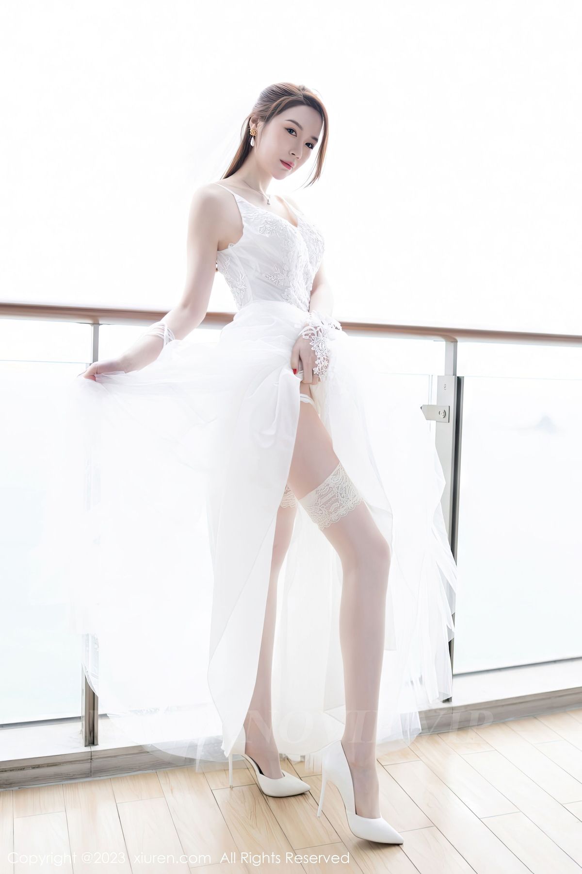 [秀人XiuRen] No.6120 模特梦心玥 – 婚纱服饰+海滩场景海南岛旅拍