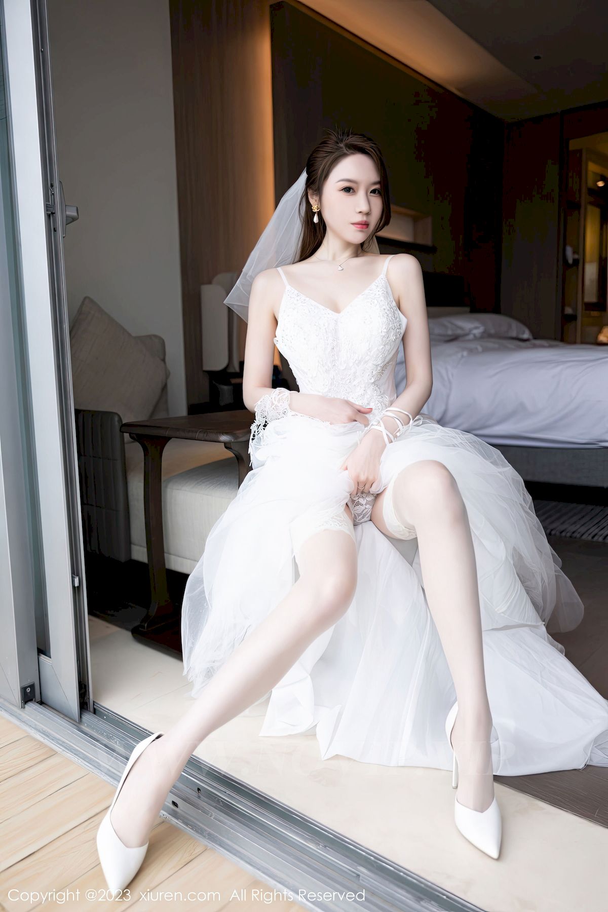 [秀人XiuRen] No.6120 模特梦心玥 – 婚纱服饰+海滩场景海南岛旅拍