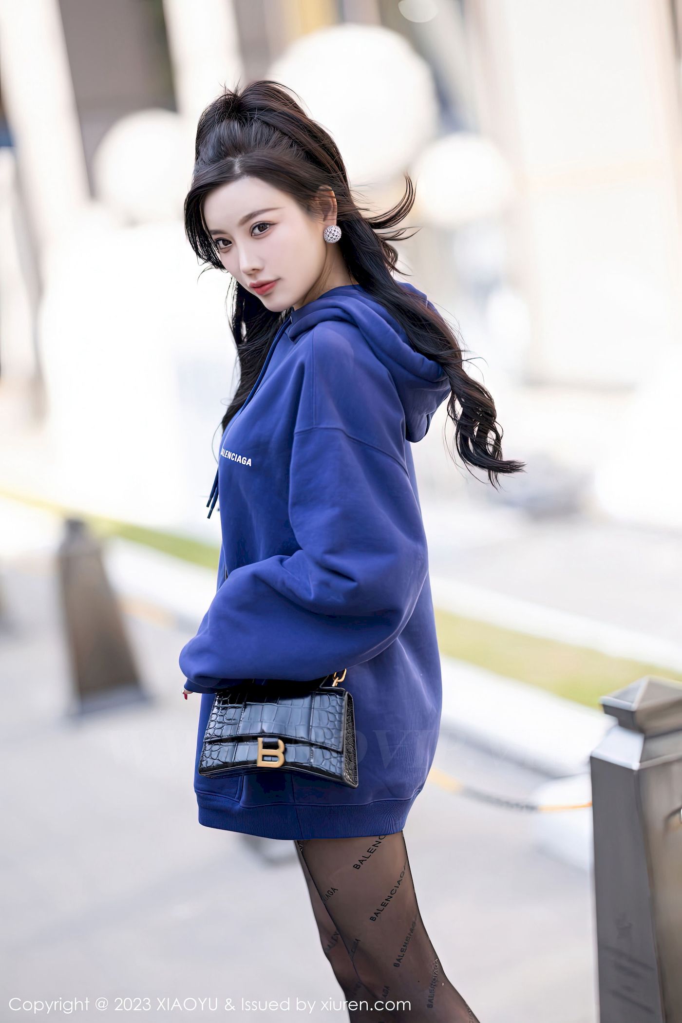 [语画界XIAOYU] Vol.946 女神杨晨晨Yome – 蓝色外套+魅惑黑丝私房写真