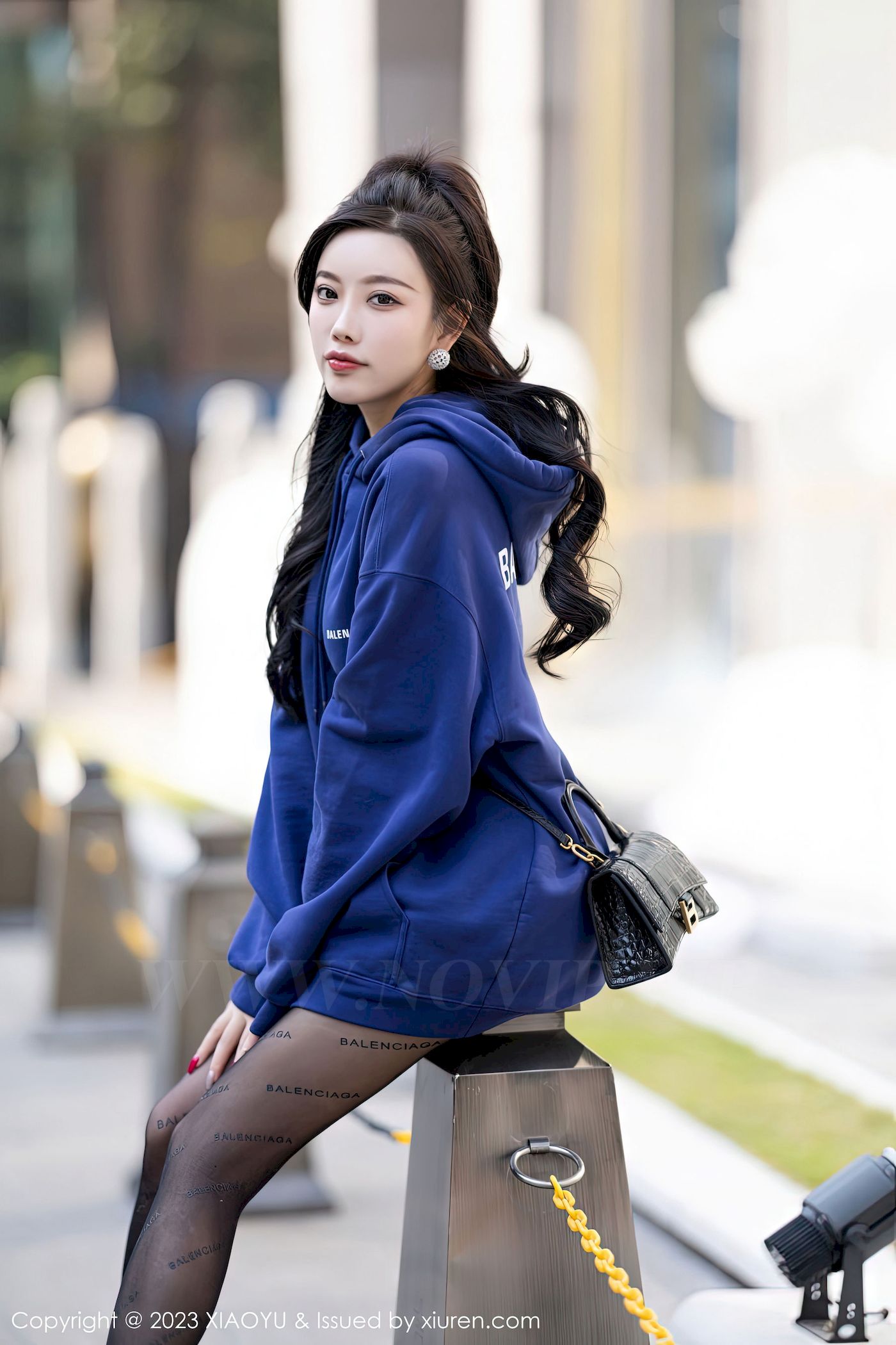 [语画界XIAOYU] Vol.946 女神杨晨晨Yome – 蓝色外套+魅惑黑丝私房写真
