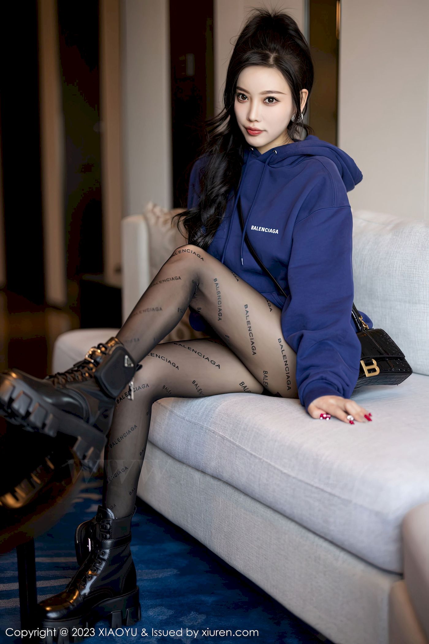 [语画界XIAOYU] Vol.946 女神杨晨晨Yome – 蓝色外套+魅惑黑丝私房写真
