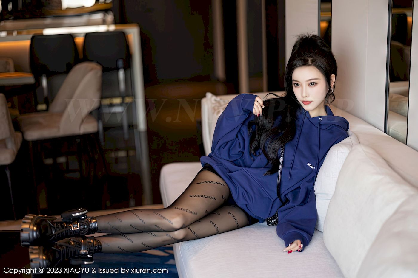 [语画界XIAOYU] Vol.946 女神杨晨晨Yome – 蓝色外套+魅惑黑丝私房写真