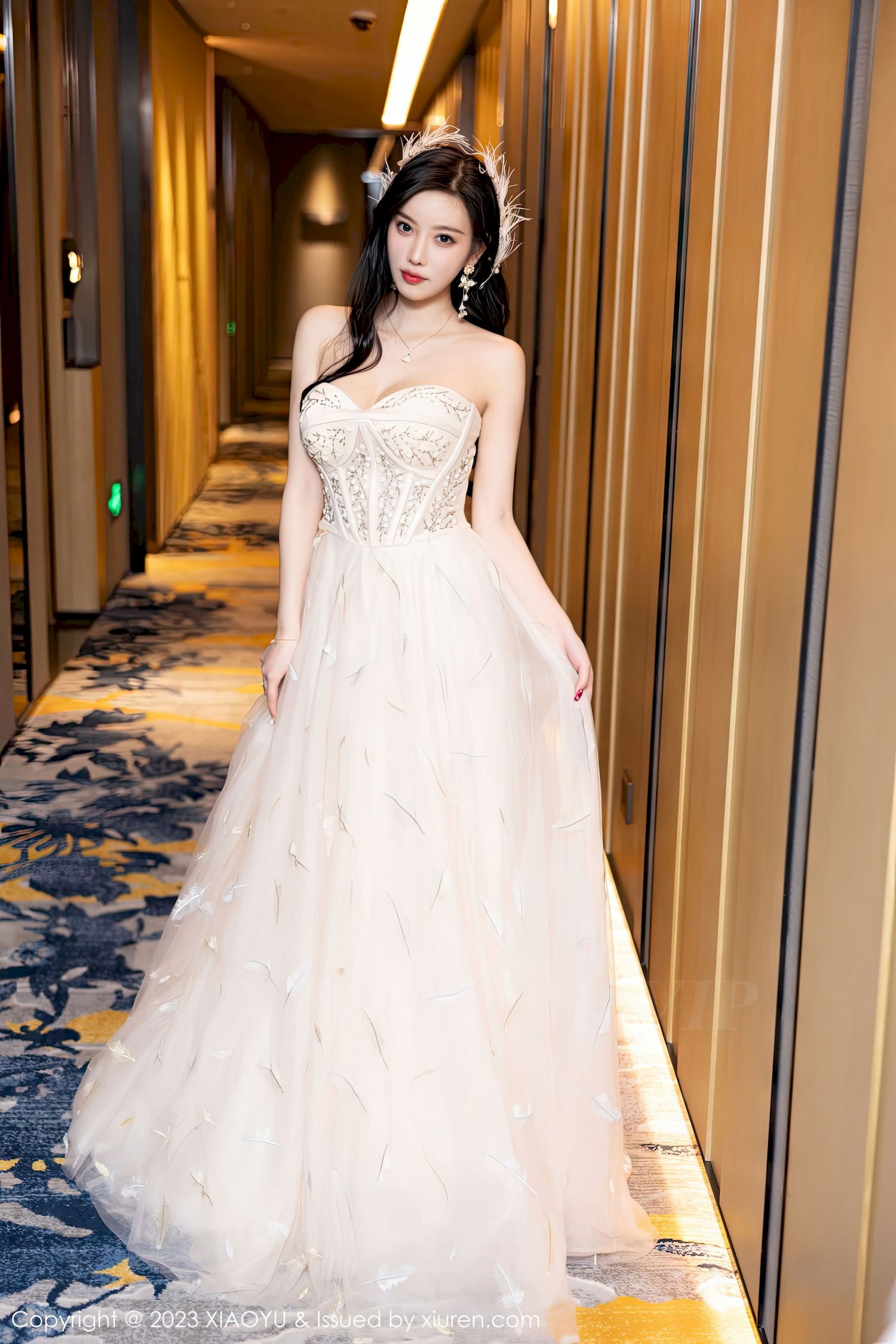 [语画界XIAOYU] Vol.941 女神杨晨晨Yome – 露肩长裙+生日主题私房写真