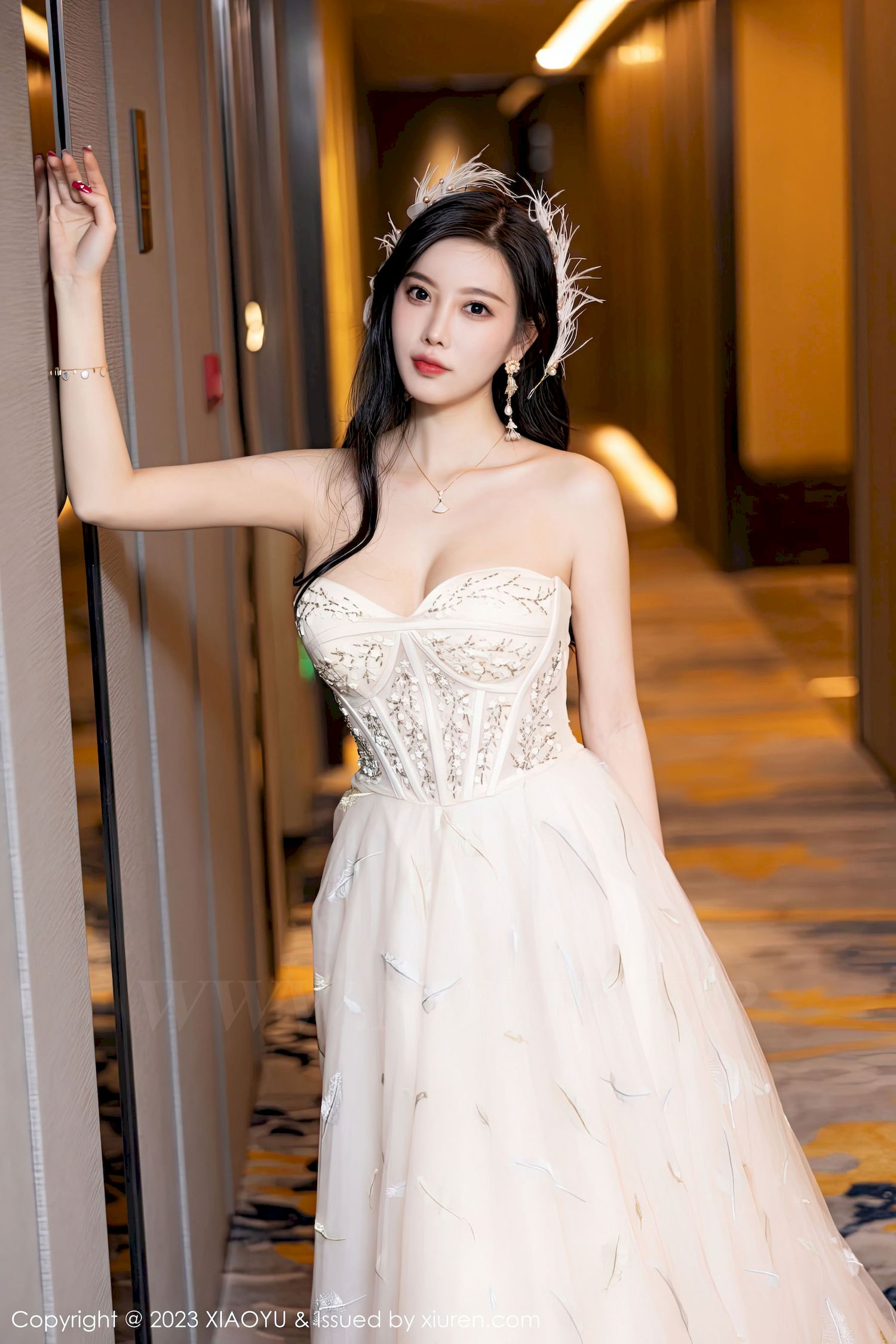 [语画界XIAOYU] Vol.941 女神杨晨晨Yome – 露肩长裙+生日主题私房写真