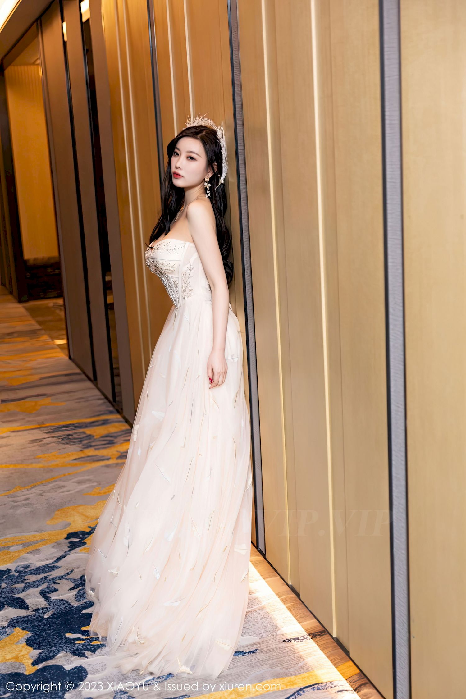 [语画界XIAOYU] Vol.941 女神杨晨晨Yome – 露肩长裙+生日主题私房写真
