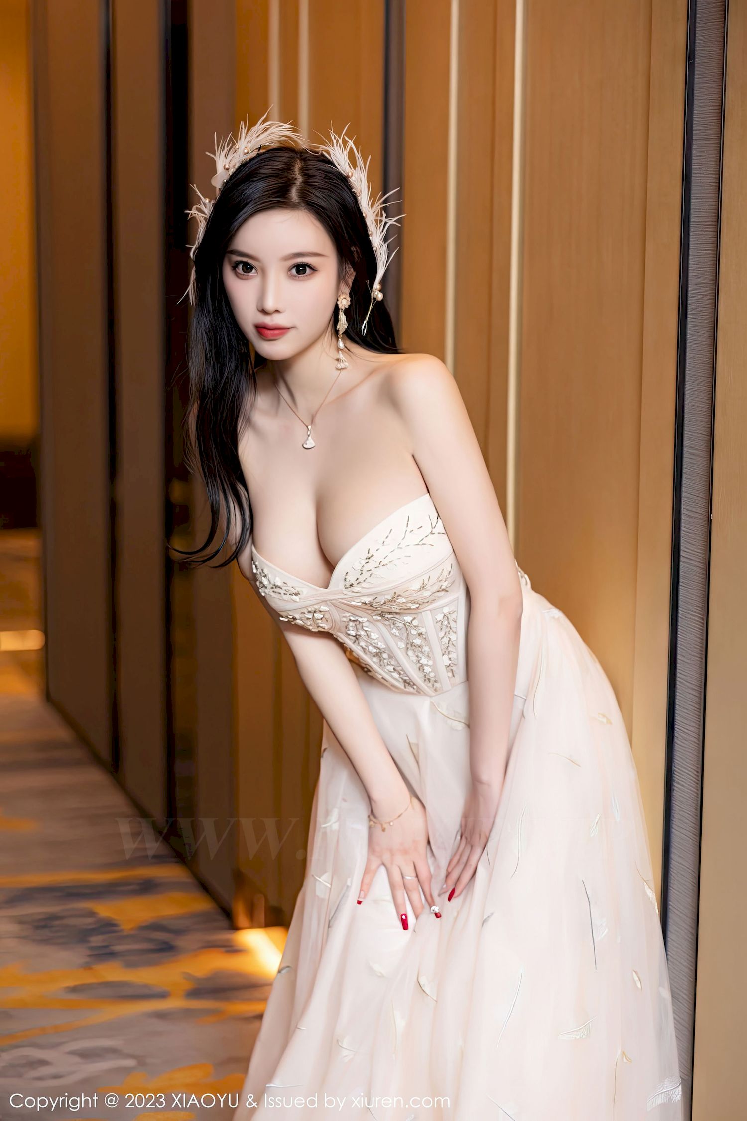 [语画界XIAOYU] Vol.941 女神杨晨晨Yome – 露肩长裙+生日主题私房写真