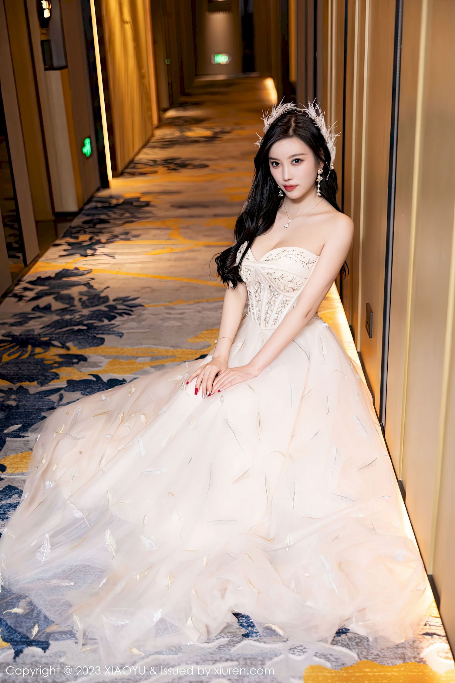[语画界XIAOYU] Vol.941 女神杨晨晨Yome – 露肩长裙+生日主题私房写真