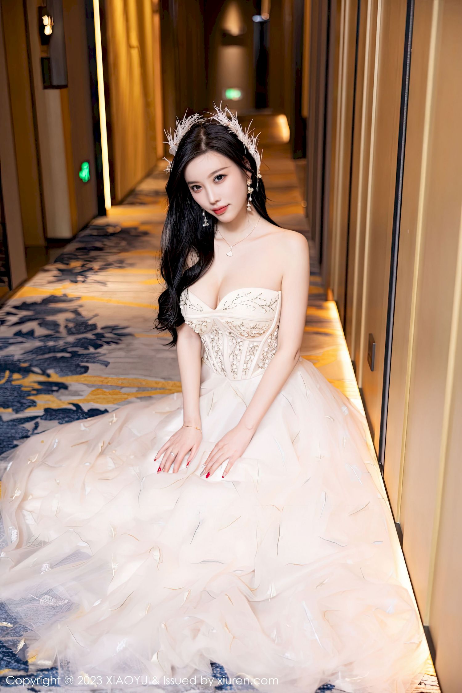 [语画界XIAOYU] Vol.941 女神杨晨晨Yome – 露肩长裙+生日主题私房写真