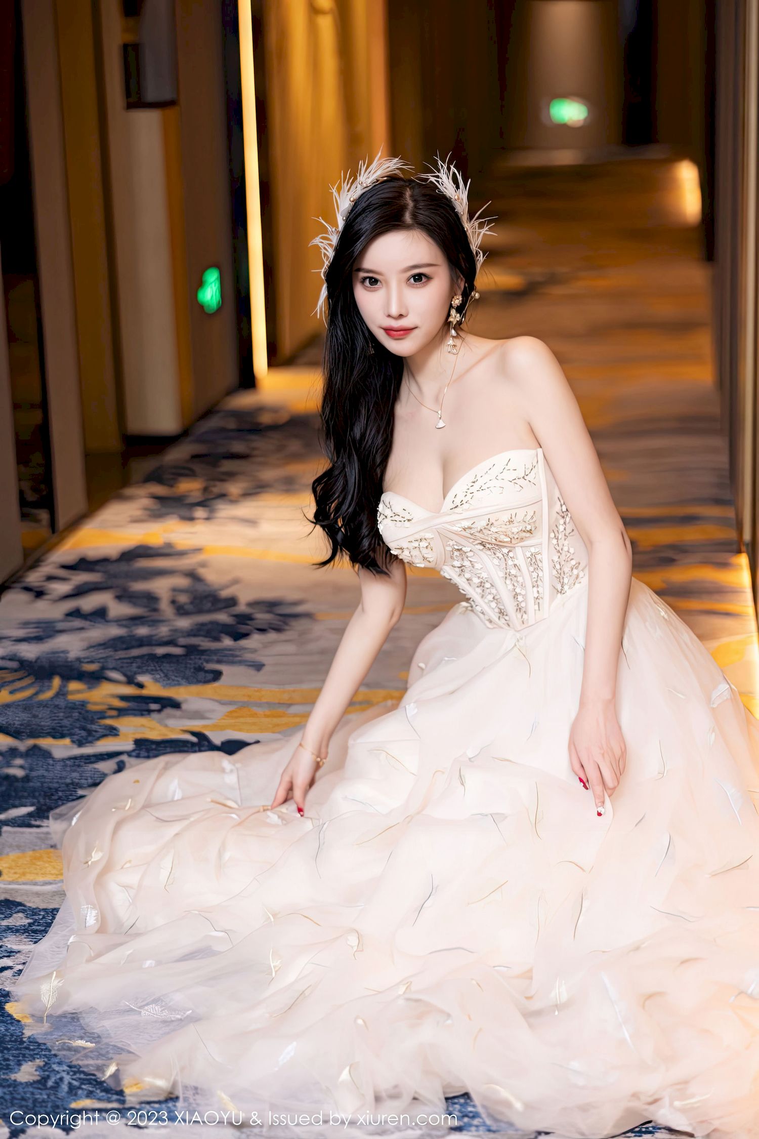 [语画界XIAOYU] Vol.941 女神杨晨晨Yome – 露肩长裙+生日主题私房写真