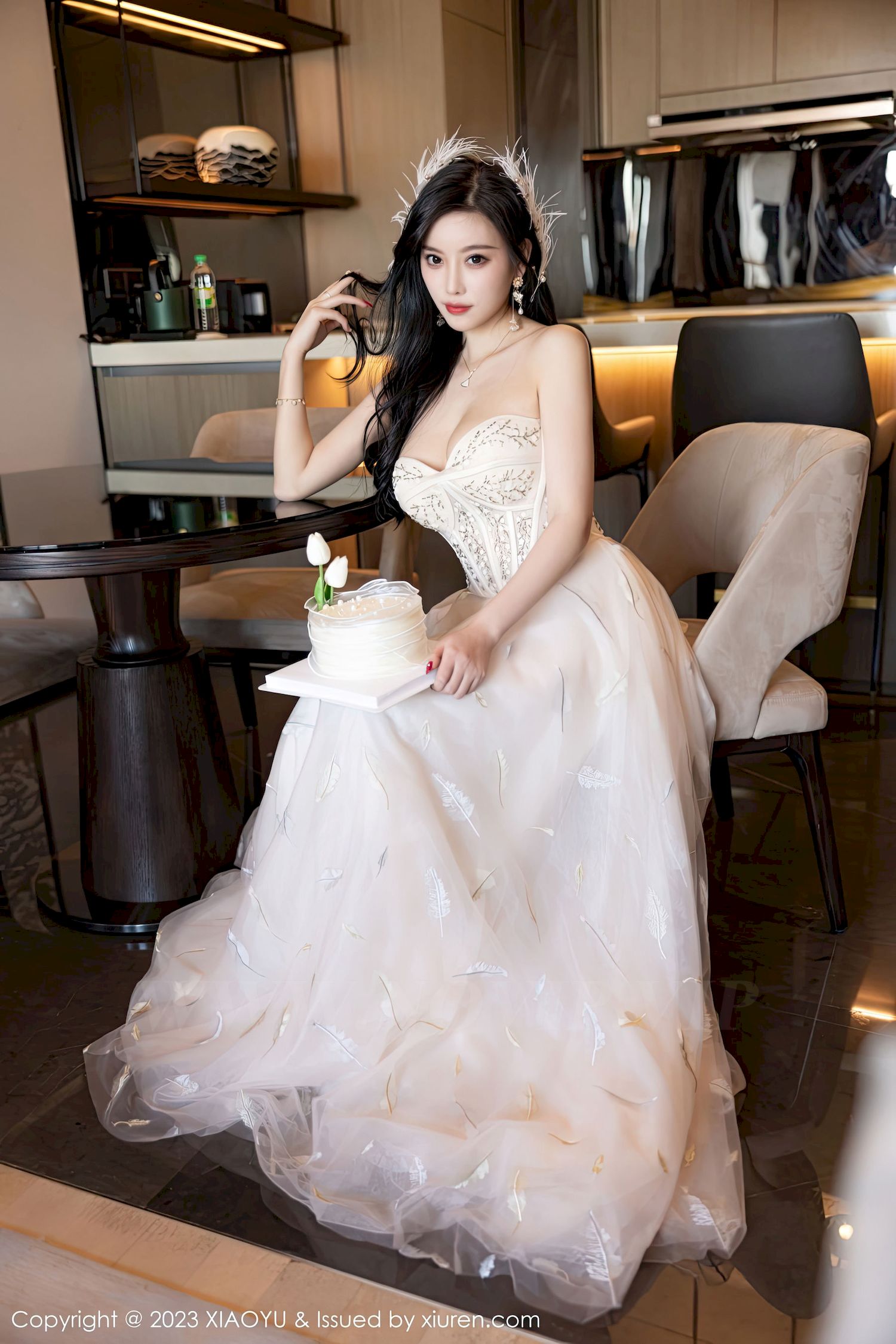 [语画界XIAOYU] Vol.941 女神杨晨晨Yome – 露肩长裙+生日主题私房写真