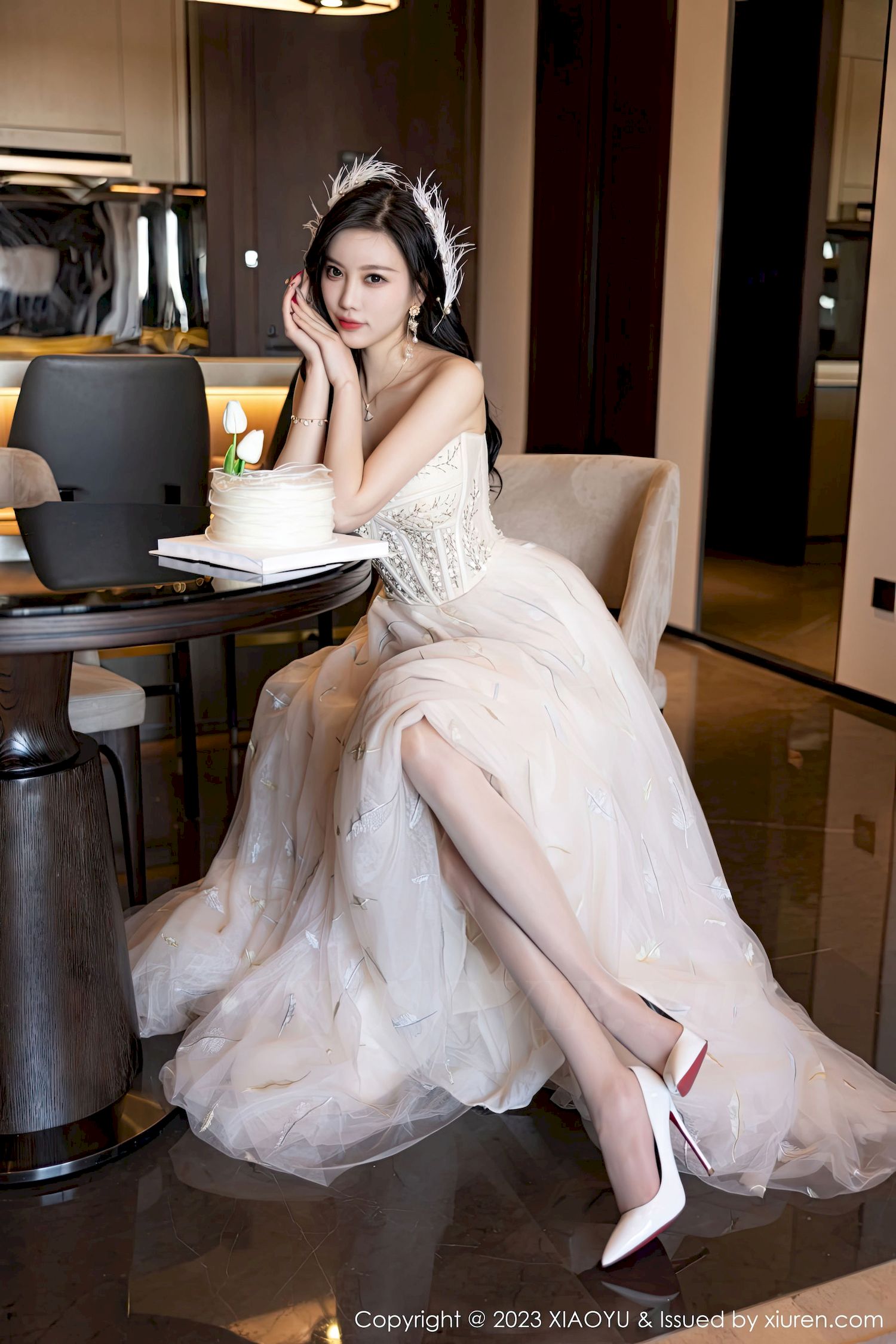 [语画界XIAOYU] Vol.941 女神杨晨晨Yome – 露肩长裙+生日主题私房写真