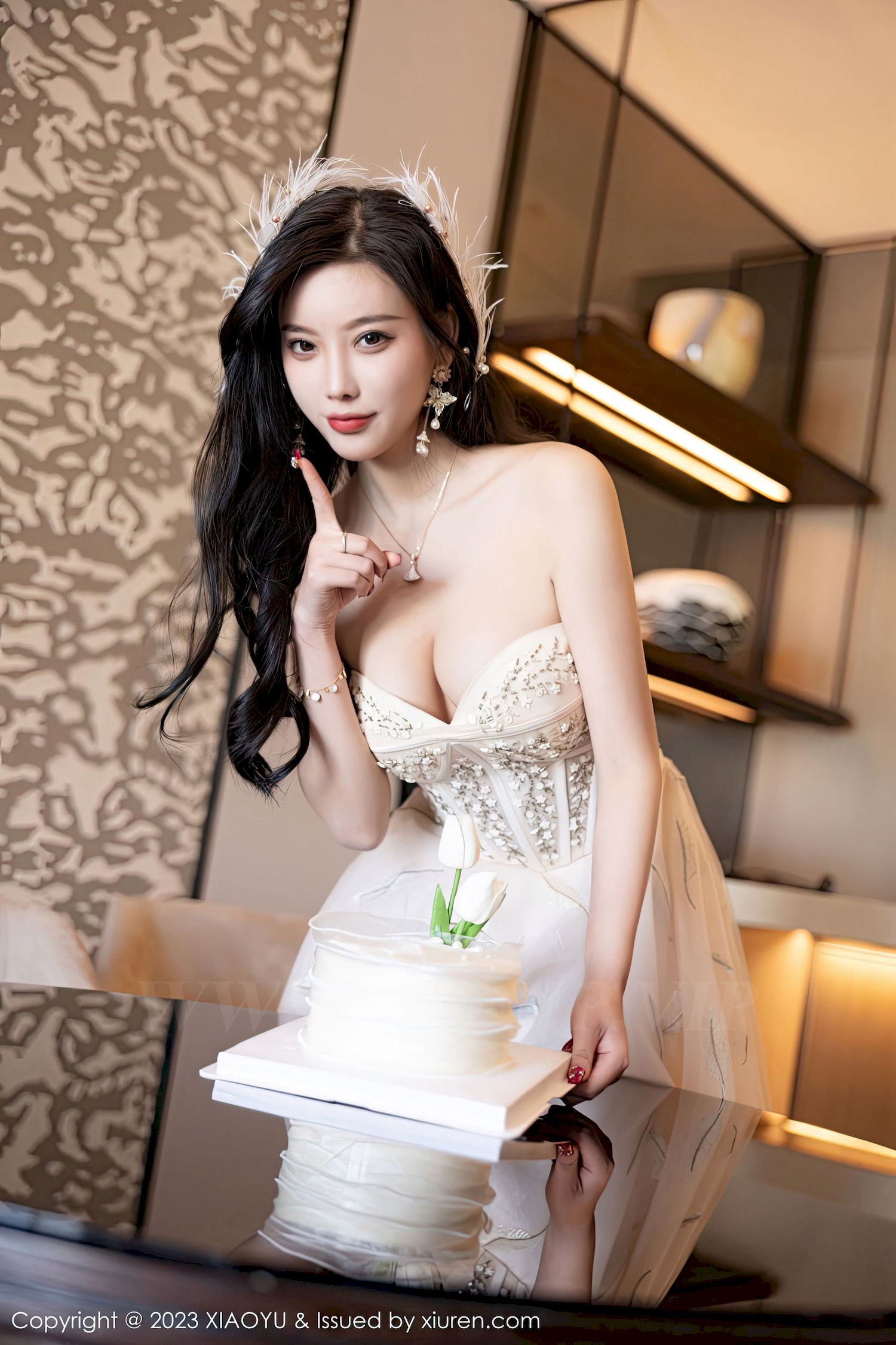 [语画界XIAOYU] Vol.941 女神杨晨晨Yome – 露肩长裙+生日主题私房写真