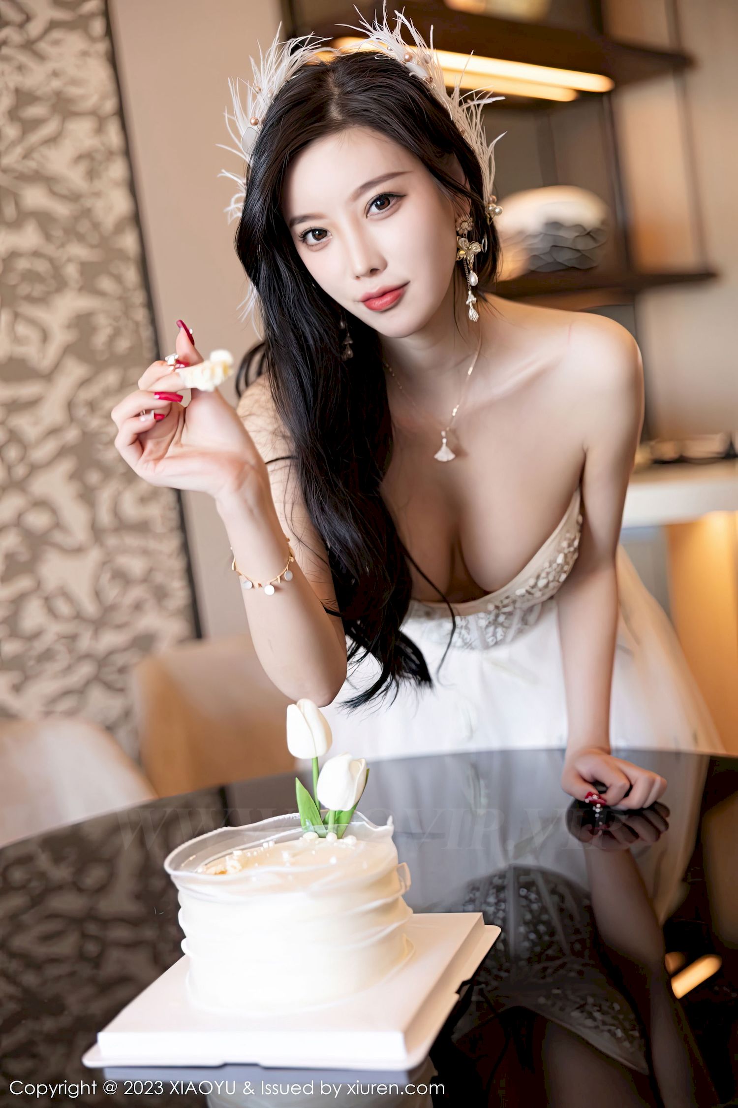 [语画界XIAOYU] Vol.941 女神杨晨晨Yome – 露肩长裙+生日主题私房写真