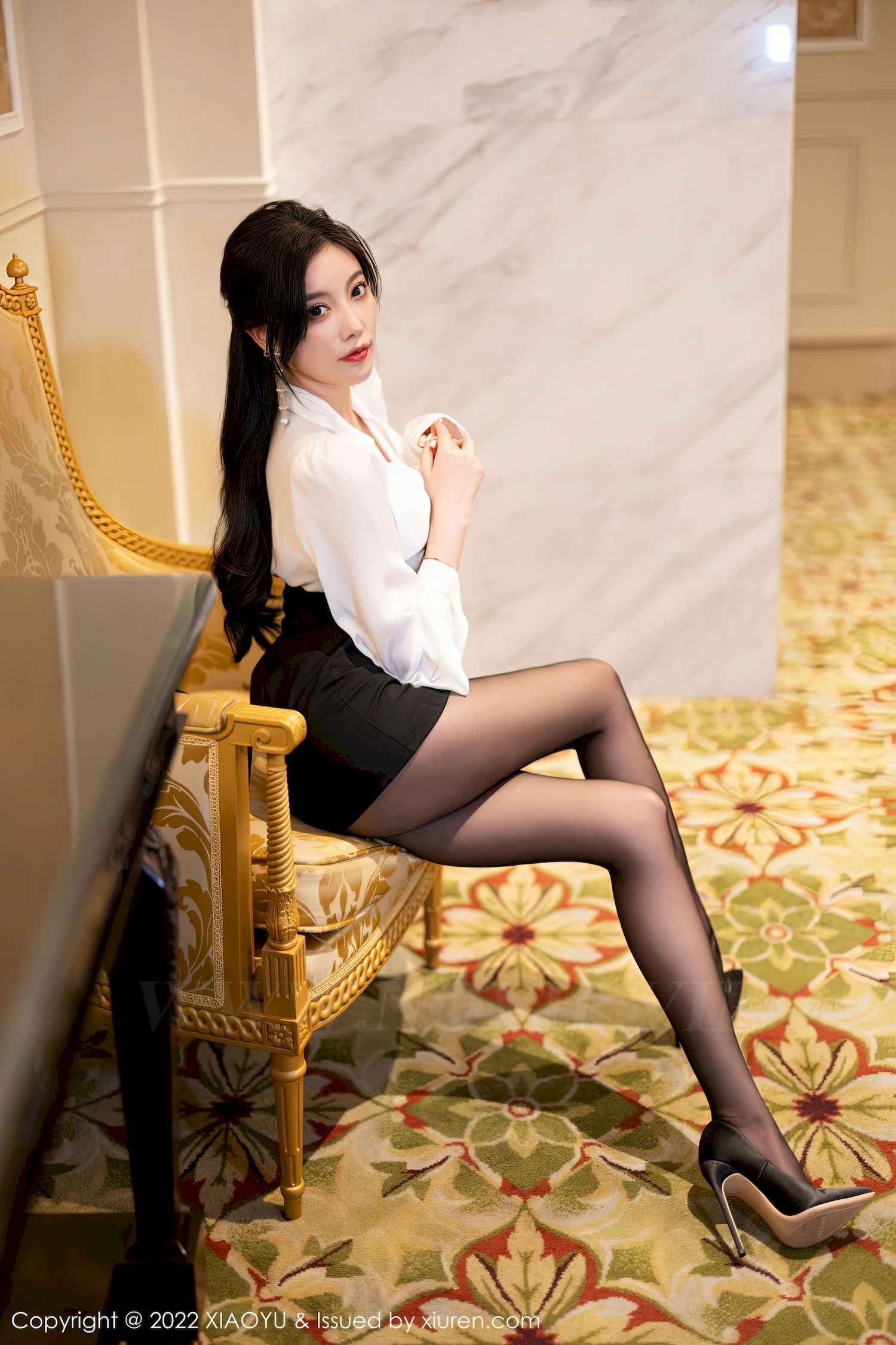 [语画界XIAOYU] Vol.937 女神杨晨晨Yome – 白色上衣+黑色短裙私房写真