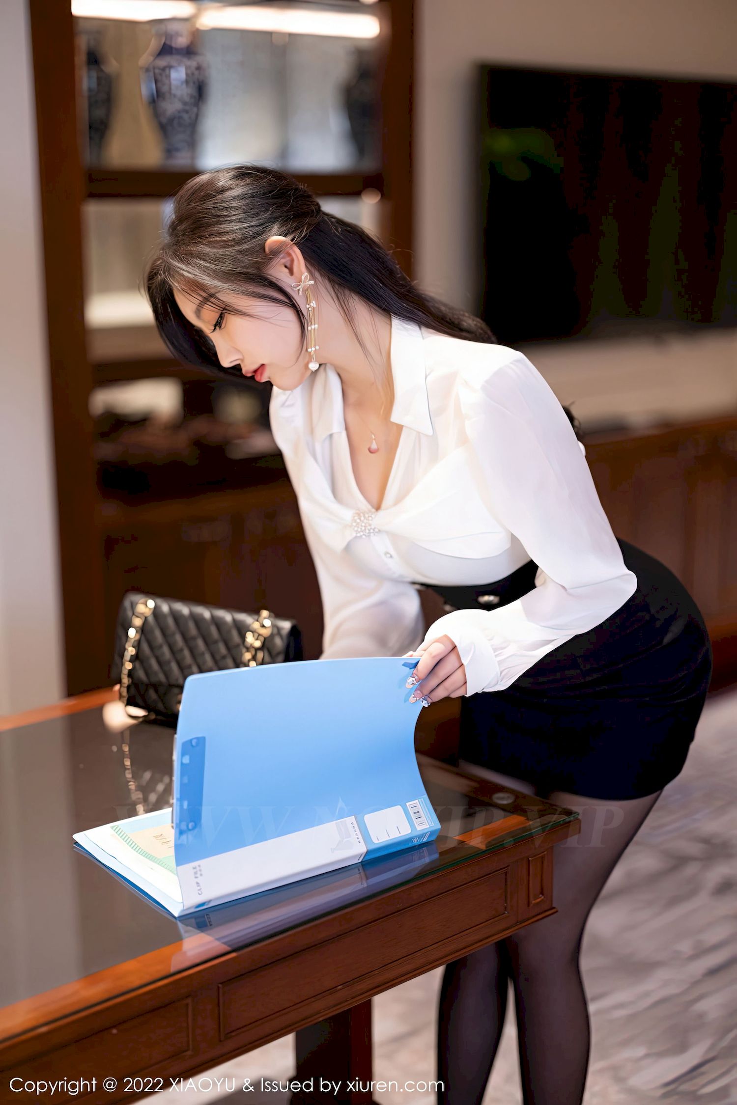 [语画界XIAOYU] Vol.937 女神杨晨晨Yome – 白色上衣+黑色短裙私房写真