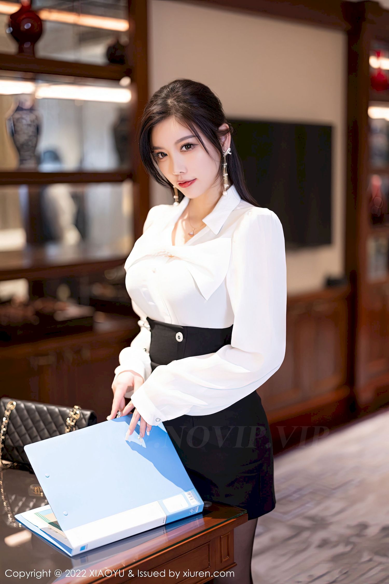 [语画界XIAOYU] Vol.937 女神杨晨晨Yome – 白色上衣+黑色短裙私房写真