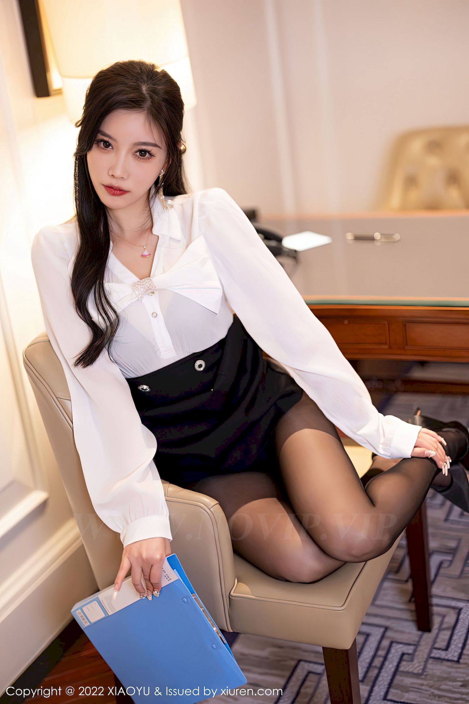 [语画界XIAOYU] Vol.937 女神杨晨晨Yome – 白色上衣+黑色短裙私房写真