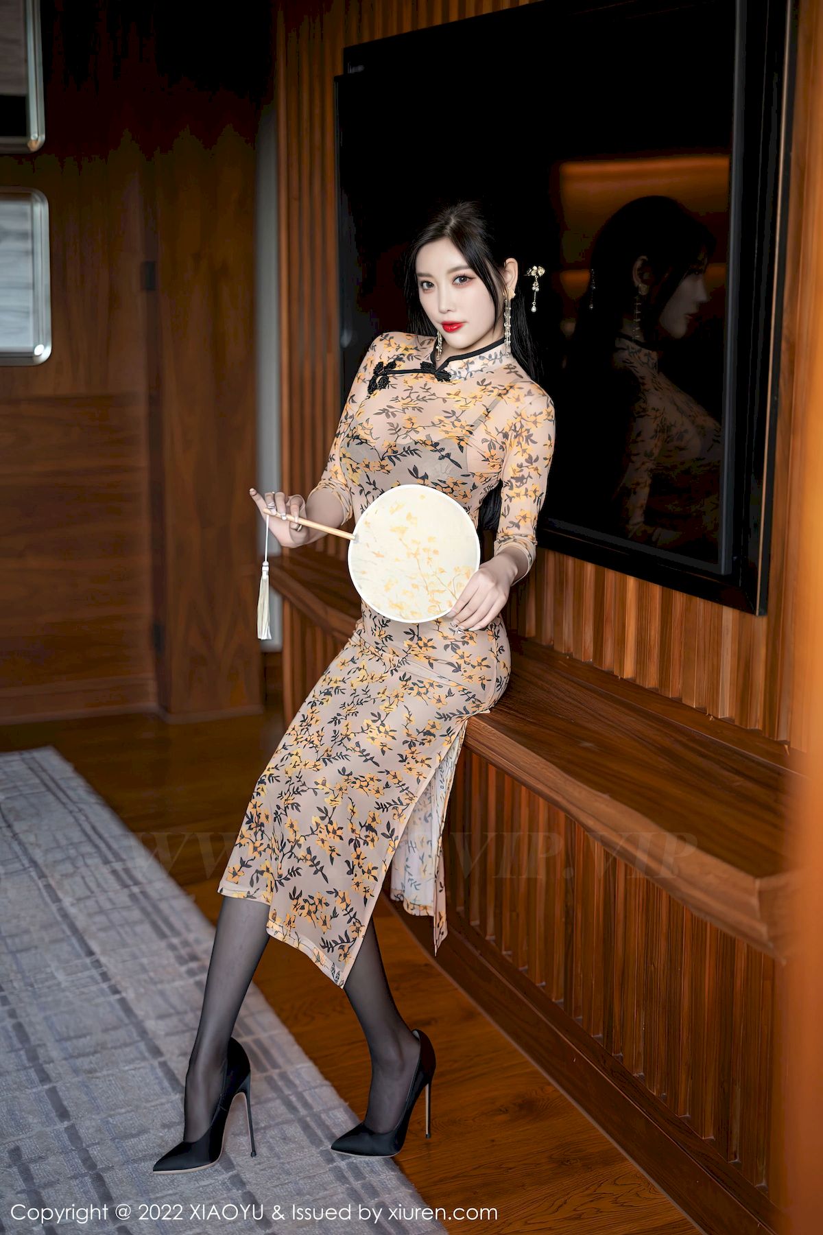 [语画界XIAOYU] Vol.927 女神杨晨晨Yome – 橙色带图案旗袍服饰杭州旅拍