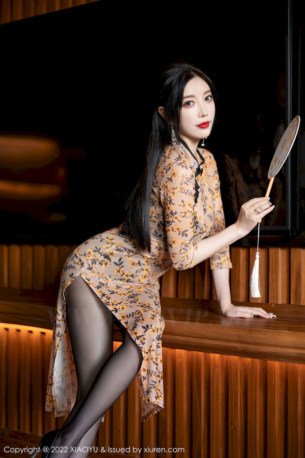 [语画界XIAOYU] Vol.927 女神杨晨晨Yome – 橙色带图案旗袍服饰杭州旅拍