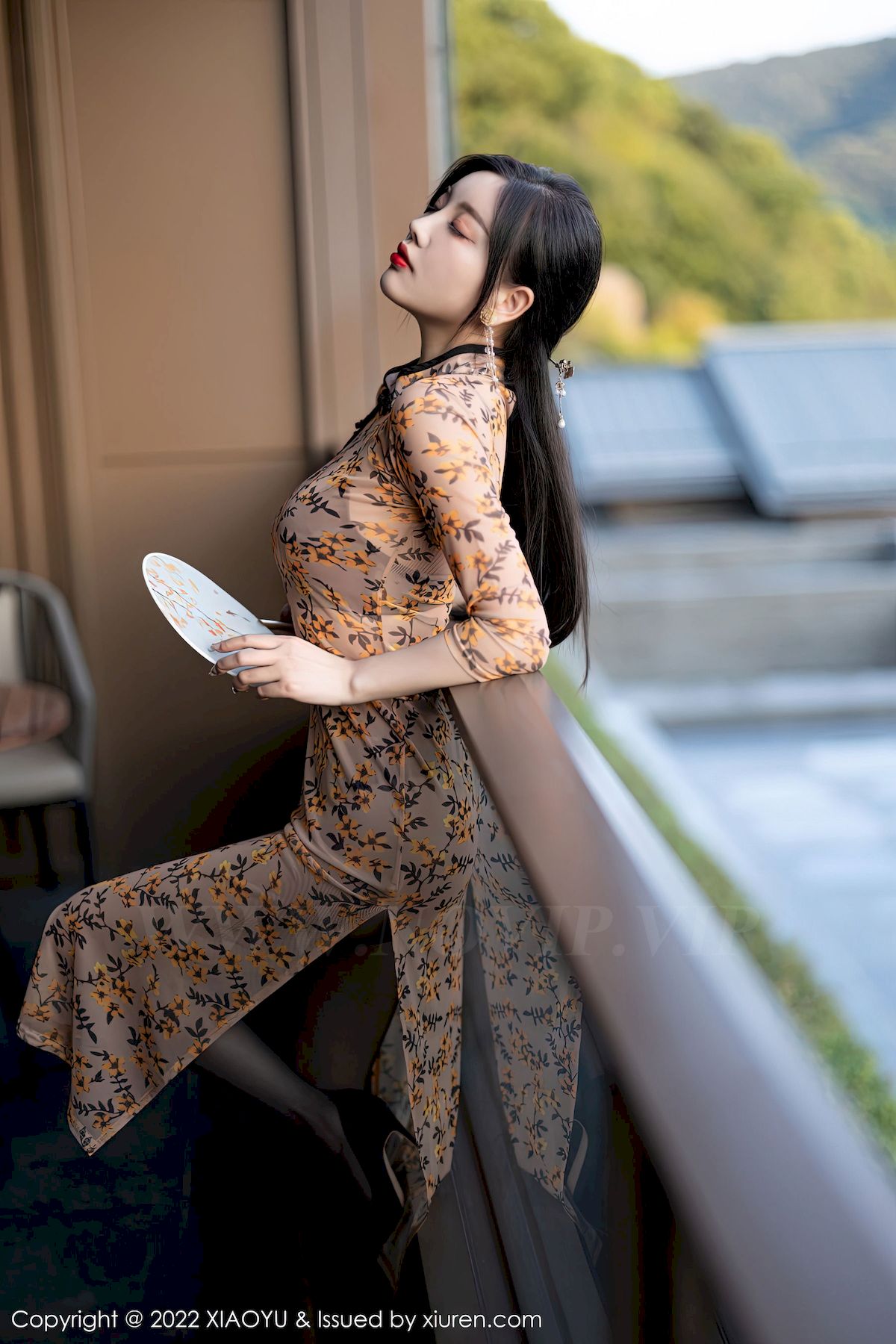 [语画界XIAOYU] Vol.927 女神杨晨晨Yome – 橙色带图案旗袍服饰杭州旅拍